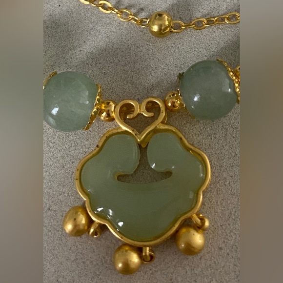 GREEN JADE/925 GOLD TRADITIONAL CHINESE BRACELET W/ JADE LOTUS DROP - Picture 4 of 11